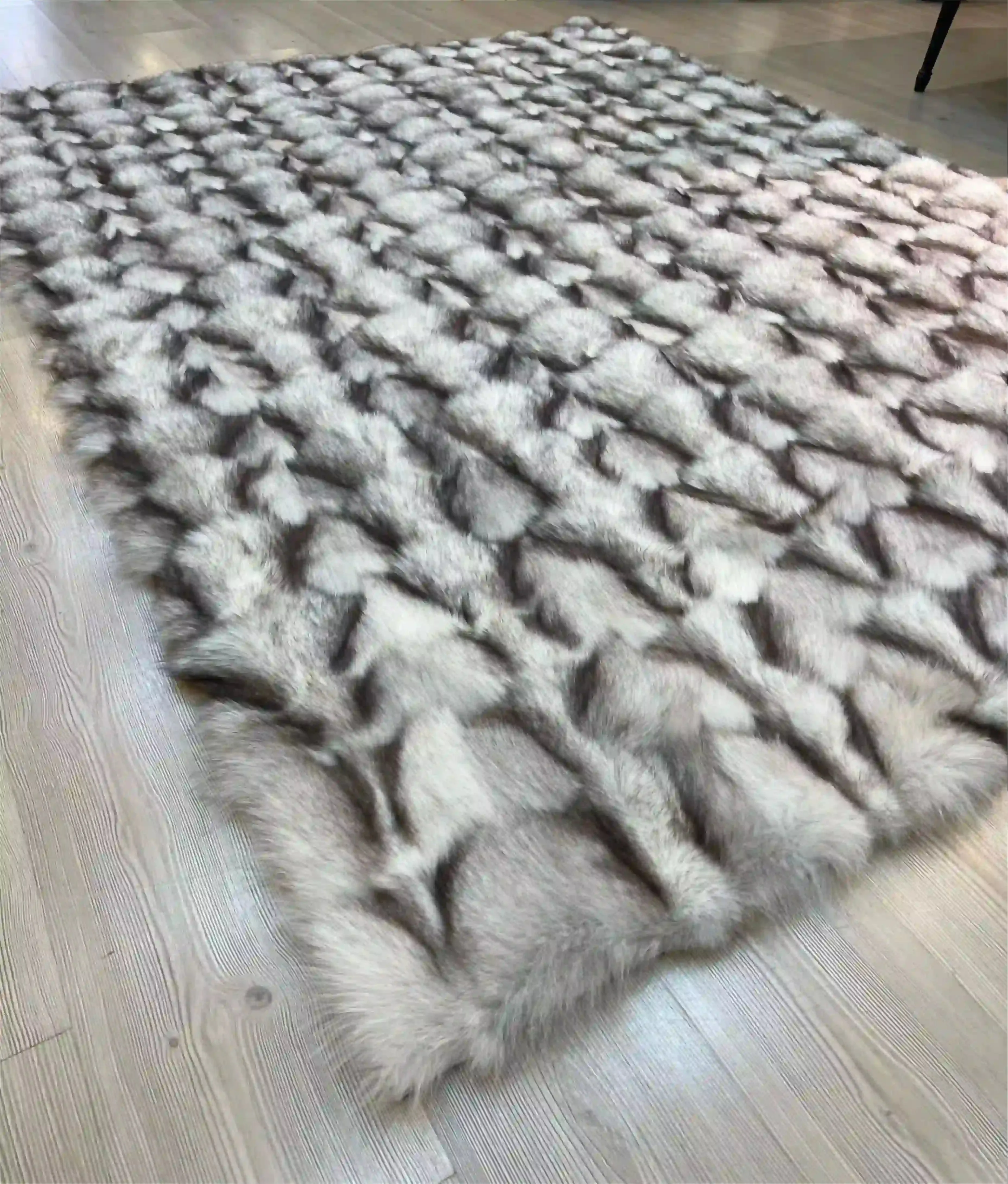 Modern Designed Gray and Black Soft Shaggy Fox Fur Area Rug for Living Room