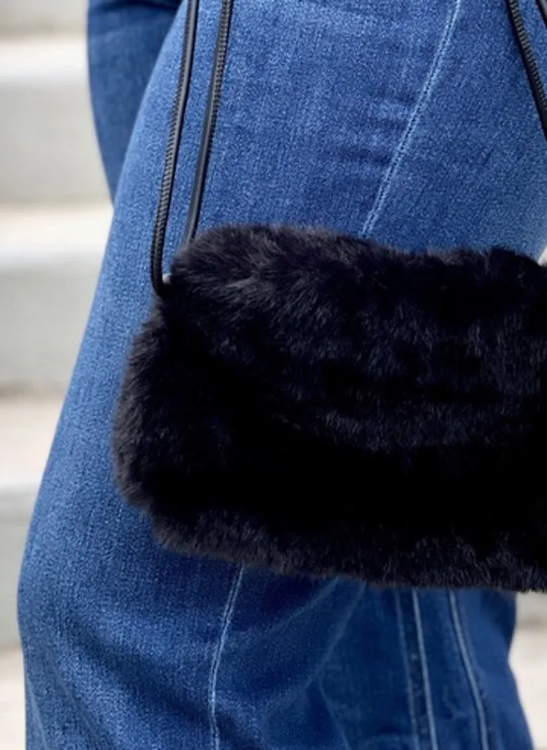 Soft Serenity Fur Crossbody Clutch - Black